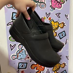 Matte leather Danskos